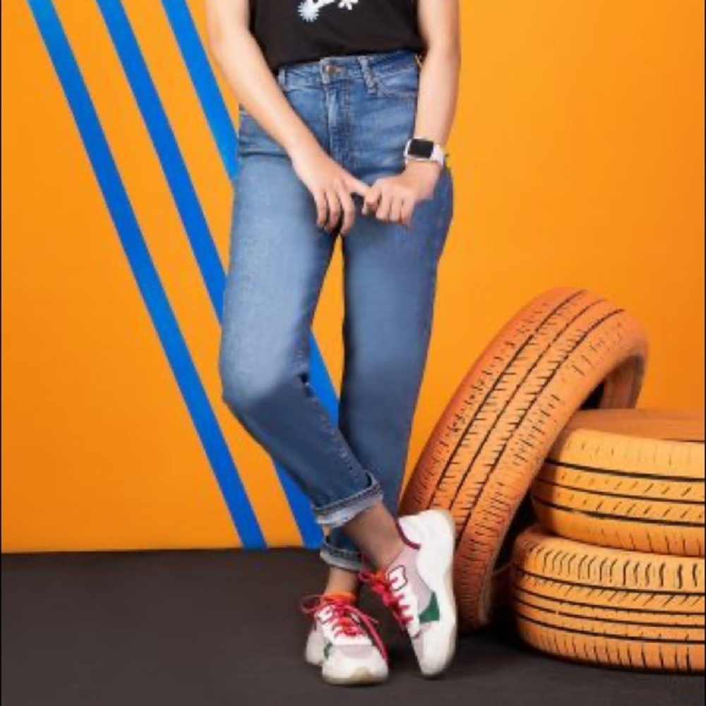 Chelsea & Violet Skinny Jeans Medium Wash Cinched Side High Rise 25  | Blue | 25